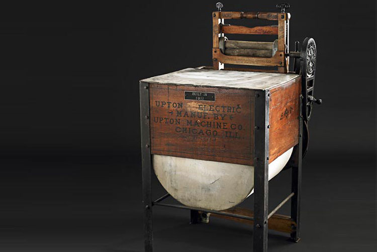 Первая стиральная машина Whirlpool (тогда ещё Upton Machine Company)