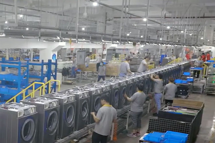 Линия производства стиральных машин на заводе Weili Electrical Appliances в Китае